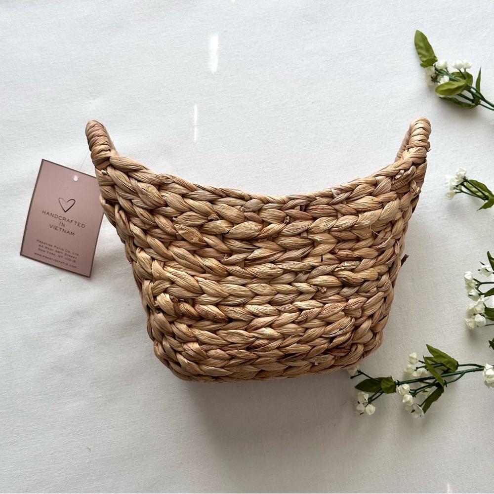 Small Natural Woven Basket - Picture 4 of 8